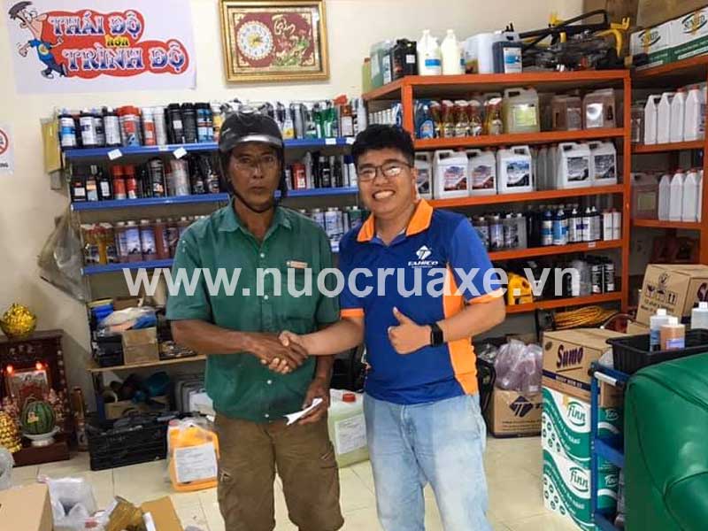 Khách đến mua hàng tại TAHICO