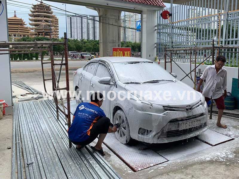 Rửa xe ô tô