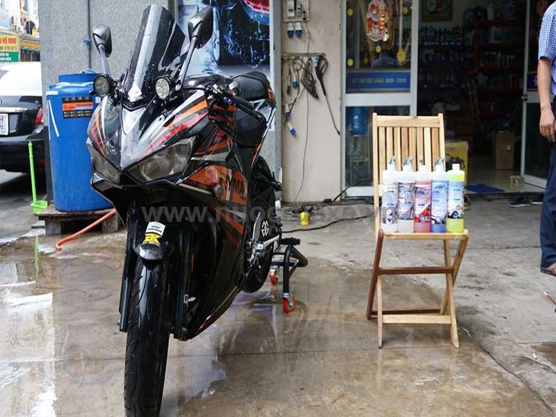 test-nuoc-rua-xe-bot-tuyet
