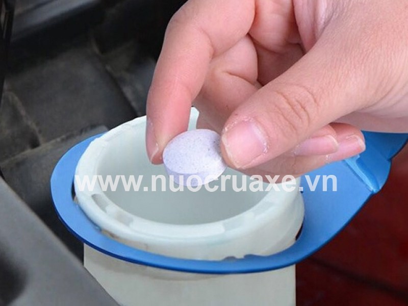 nuoc-rua-kinh-o-to-loai-nao-tot-2