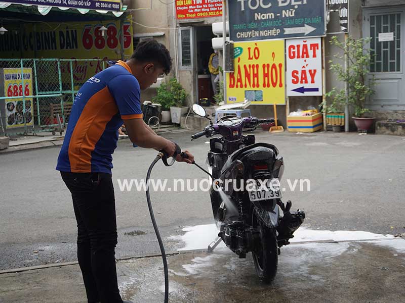nuoc-rua-xe-quang-ninh-1