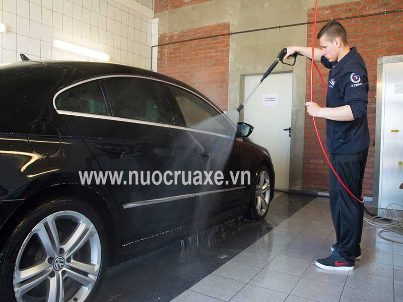 Dung-dich-rua-xe-2