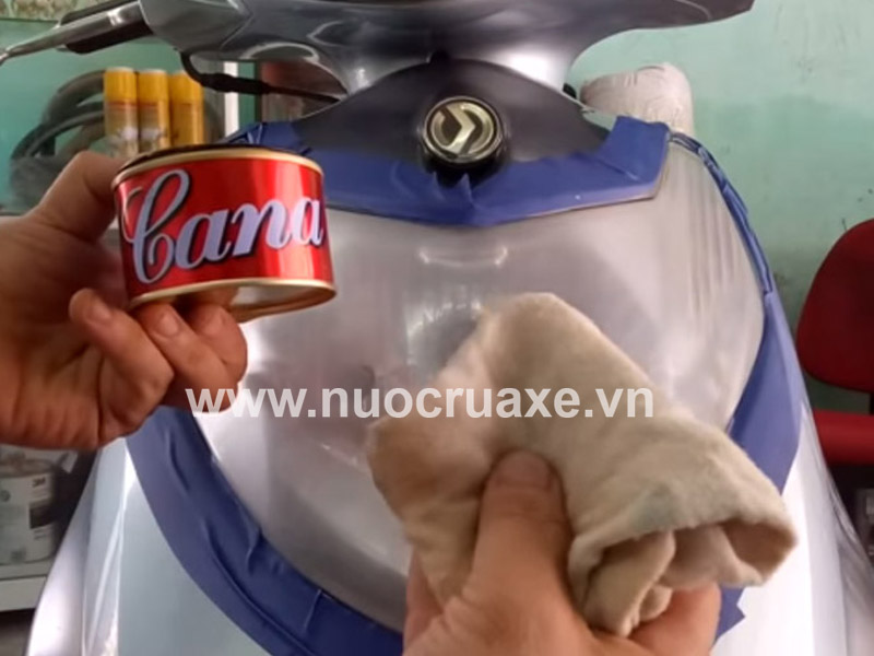 cach-danh-bong-xe-may-tai-nha (1)