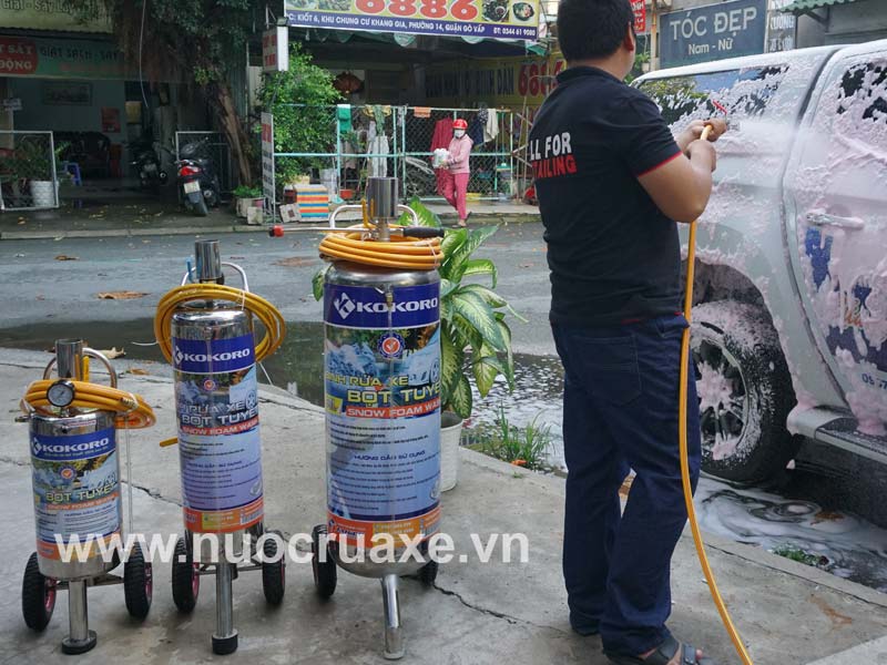 cau-tao-binh-bot-tuyet-rua-xe (3)