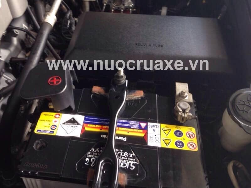 cach-ve-sinh-dong-co-tren-xe-hoi-chuan-nhat (3)